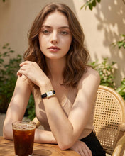 Load image into Gallery viewer, Quartz Analog Women Watch | Leather Band | 1050