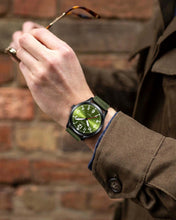 Laden Sie das Bild in den Galerie-Viewer, 8336C | Quartz Men Watch | Nylon Band-megalith watch