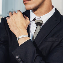 Load image into Gallery viewer, HPOLW Herren Armband,Leder geflochtenes Armband für Herren Damen Sport Retro Armband Personalisierte Armband Geschenke für Herren Schwarz/Braun/Weiß Armband
