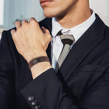 Load image into Gallery viewer, HPOLW Herren Armband,Leder geflochtene personalisierte Handgelenk Armband Geschenk für Männer (Freund Ehemann Vater | ID Identität),Anzug für Geburtstag,Hochzeit,Jubiläum,kann Gravur Armband