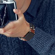 Laden Sie das Bild in den Galerie-Viewer, HPOLW Herren Armband,Vintage Leder Armband aus echtem Leder, Edelstahlschnalle Ersatzarmband Armband Herren Damen Für iWatch Serie 6/5/4/3/2/1 SE 42mm 44mm Schwarz/Rot/Kaffee 
